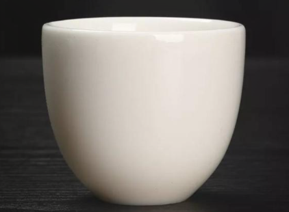 Porcelaine blanche (un type de porcelaine traditionnelle chinoise)